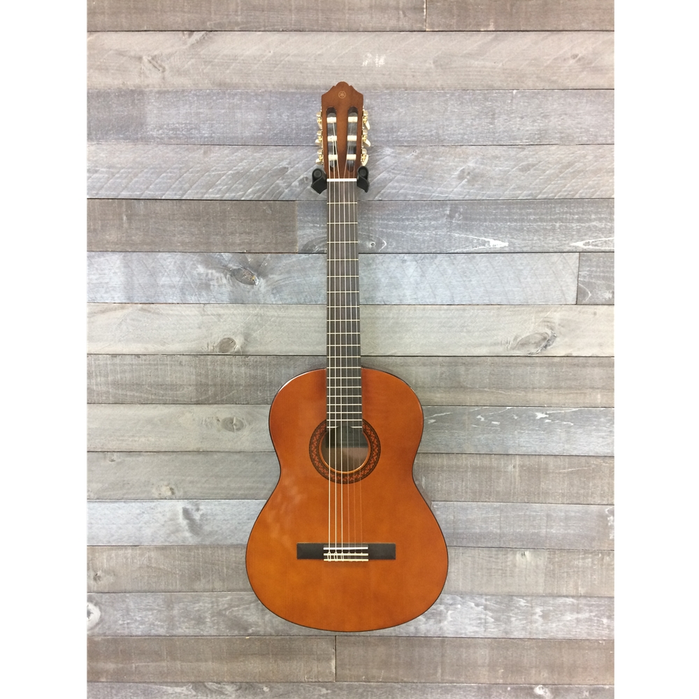  Yamaha C40 Full Size Nylon-String Classical Guitar