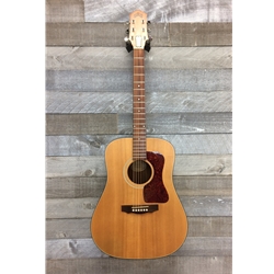 Guild D-4 True American Acoustic - case extra